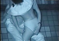 داغ سکس با جوان جوجه سفید نشان می دهد بدن او در periscope